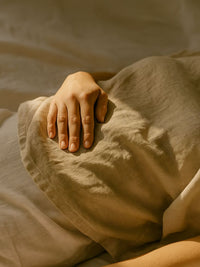 Dating with a Herpes Diagnosis: Navigating Love, Intimacy, and Disclosure